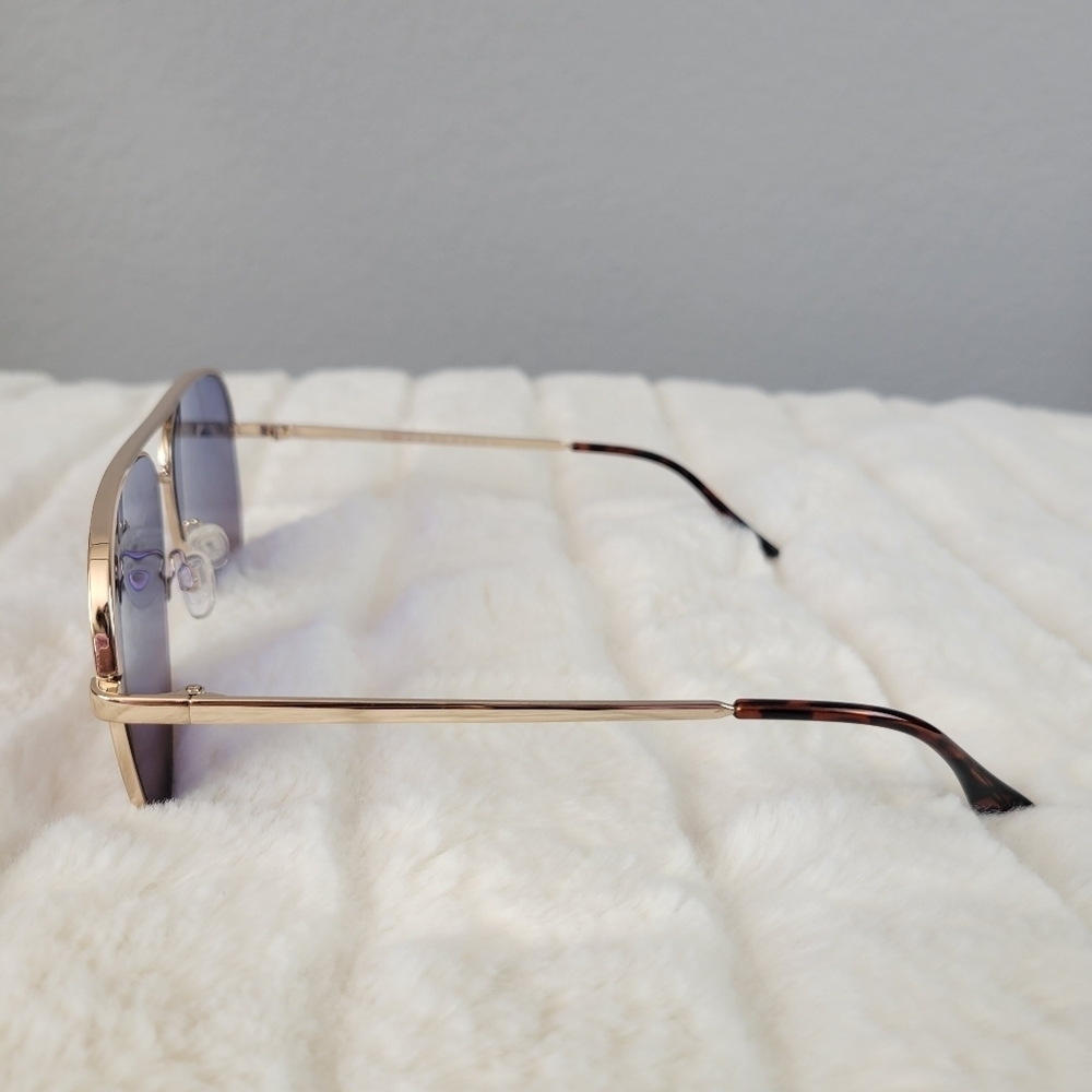QUAY // ltd ed oversized aviators gold frames navy peach fade lenses - Picture 10 of 16